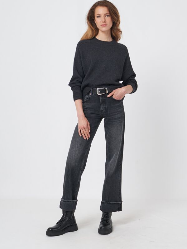 Pull en laine m&eacute;rinos &agrave; col rond avec d&eacute;tail bouton image number 3