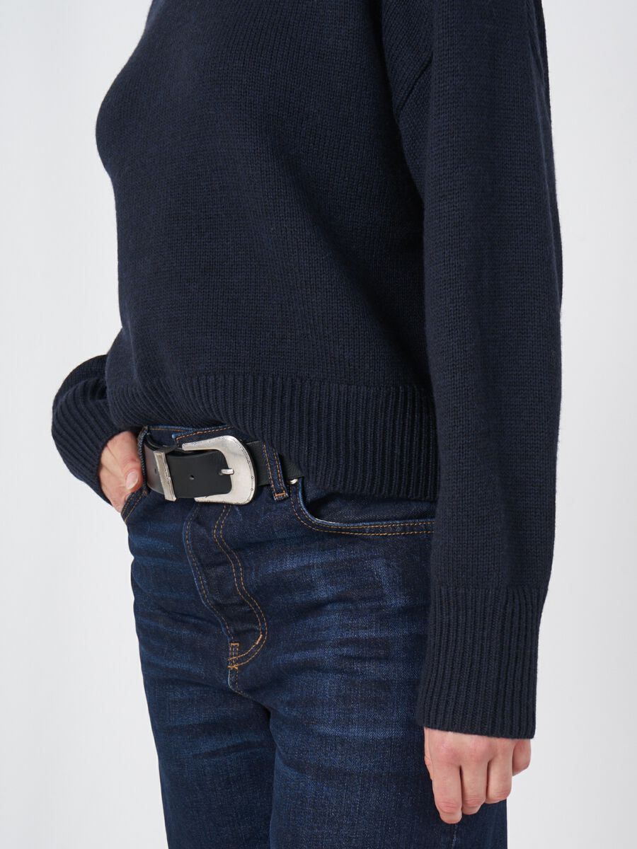 Rundhalspullover mit Knopfdetail aus Merinowolle image number 3