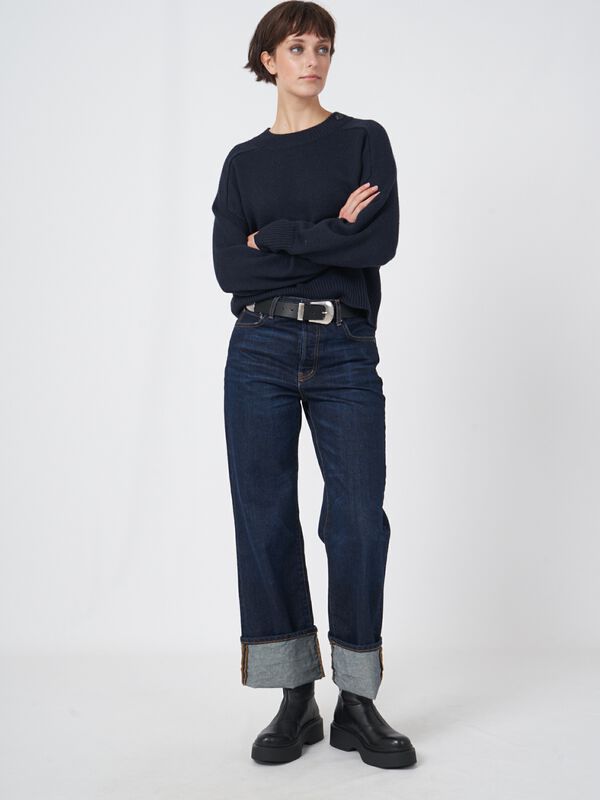 Rundhalspullover mit Knopfdetail aus Merinowolle image number 2