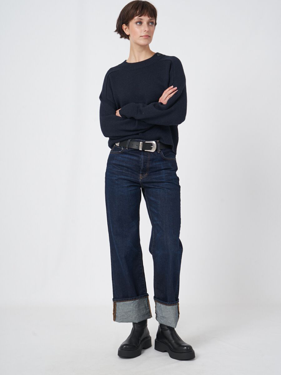 Rundhalspullover mit Knopfdetail aus Merinowolle image number 2