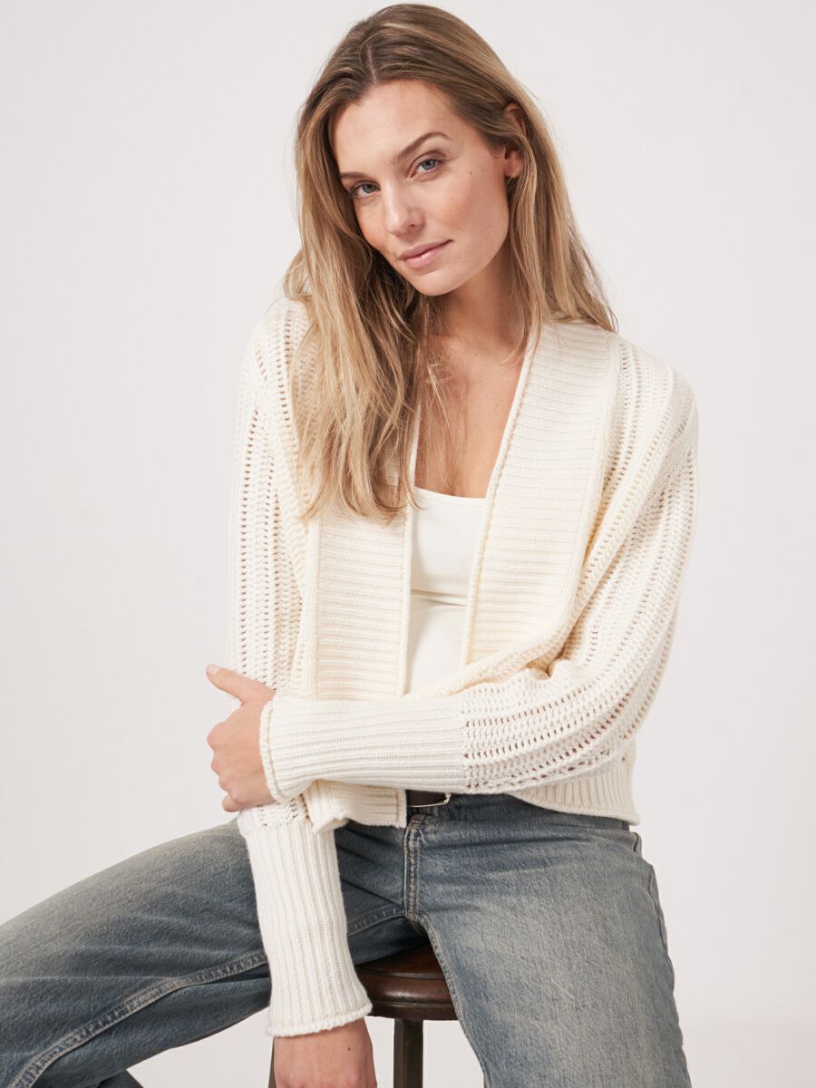 Cardigan mit Lochmuster aus Merinowolle image number 2