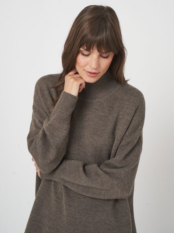 Pull long femme oversize &mdash; m&eacute;rinos extra fin par repeat image number 1