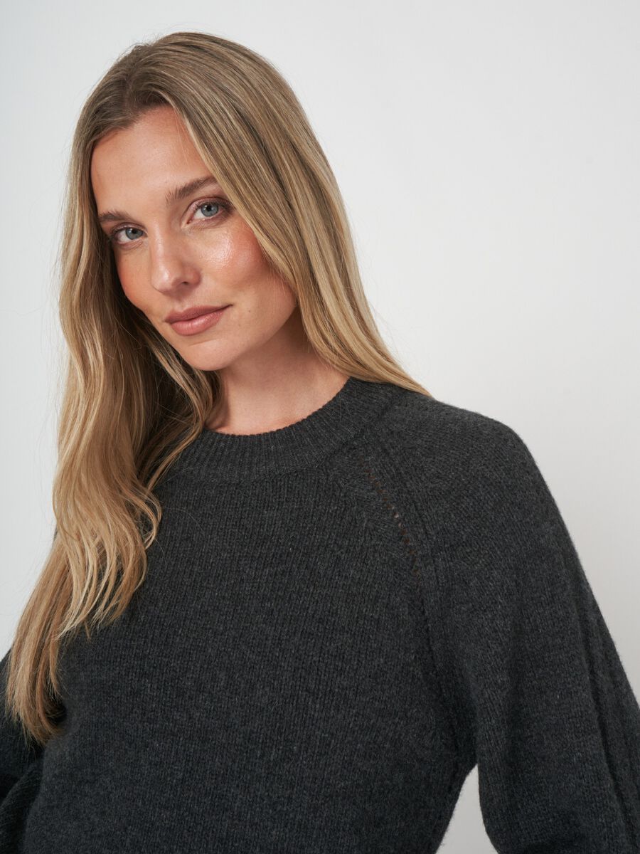 Chunky knit sweater crafted from italian lambswool image number 3