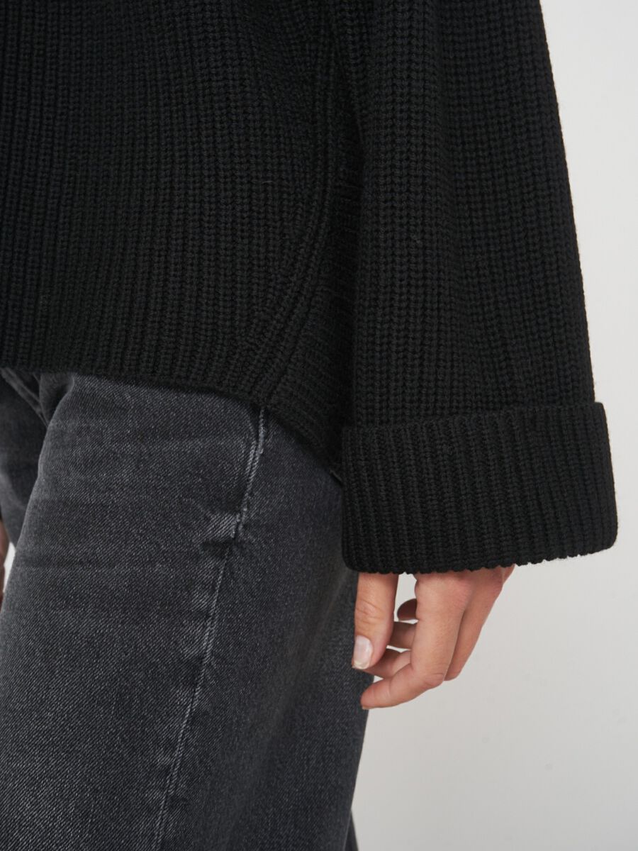Extra fine merino wool zip-up cardigan image number 3