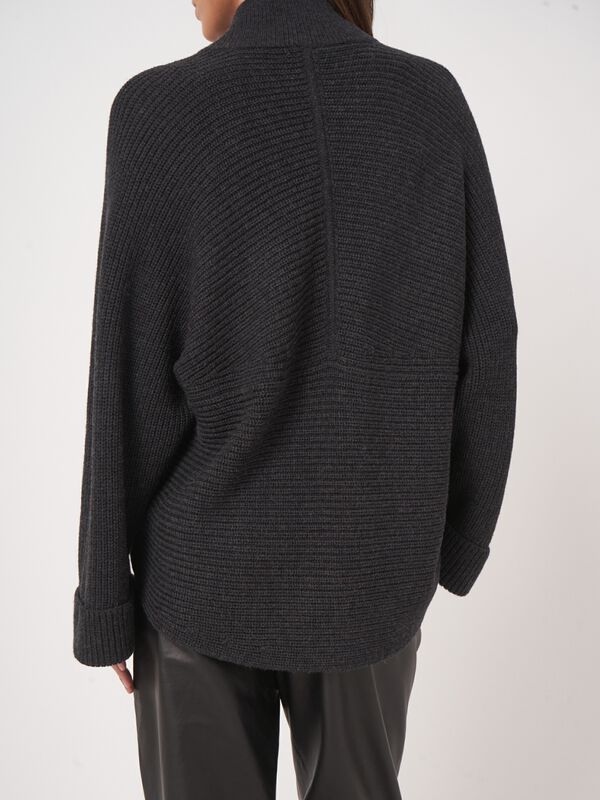 Vest met rits van extra fijne merinowol image number 2