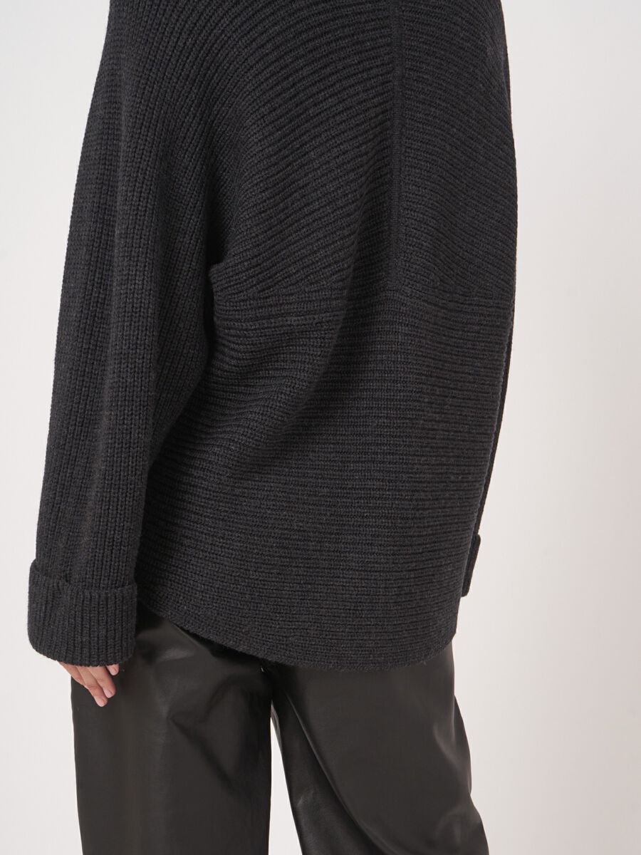 Extra fine merino wool zip-up cardigan image number 7