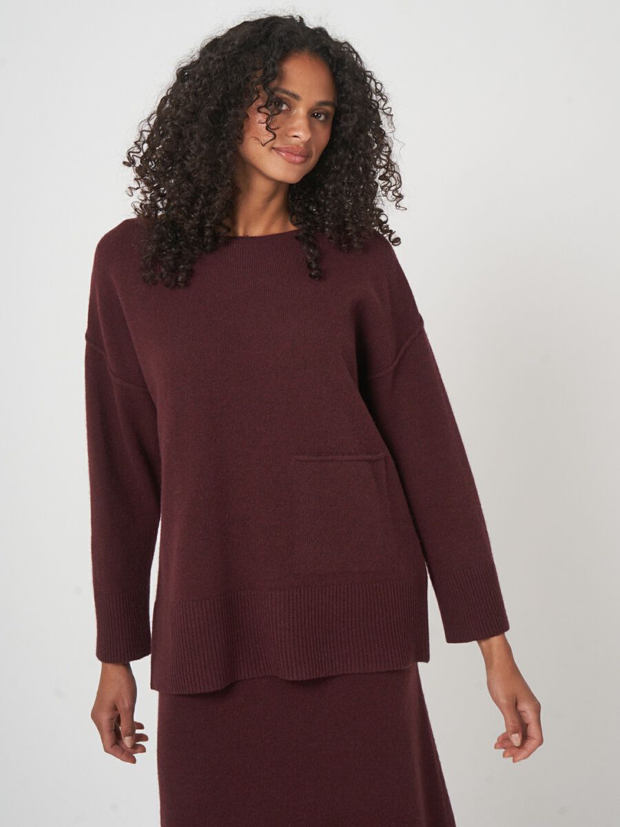 Oversized lambswool sweater with front pocket image number 3