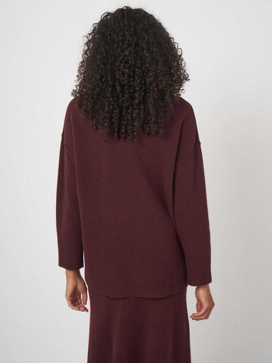 Oversized lambswool sweater with front pocket image number 4