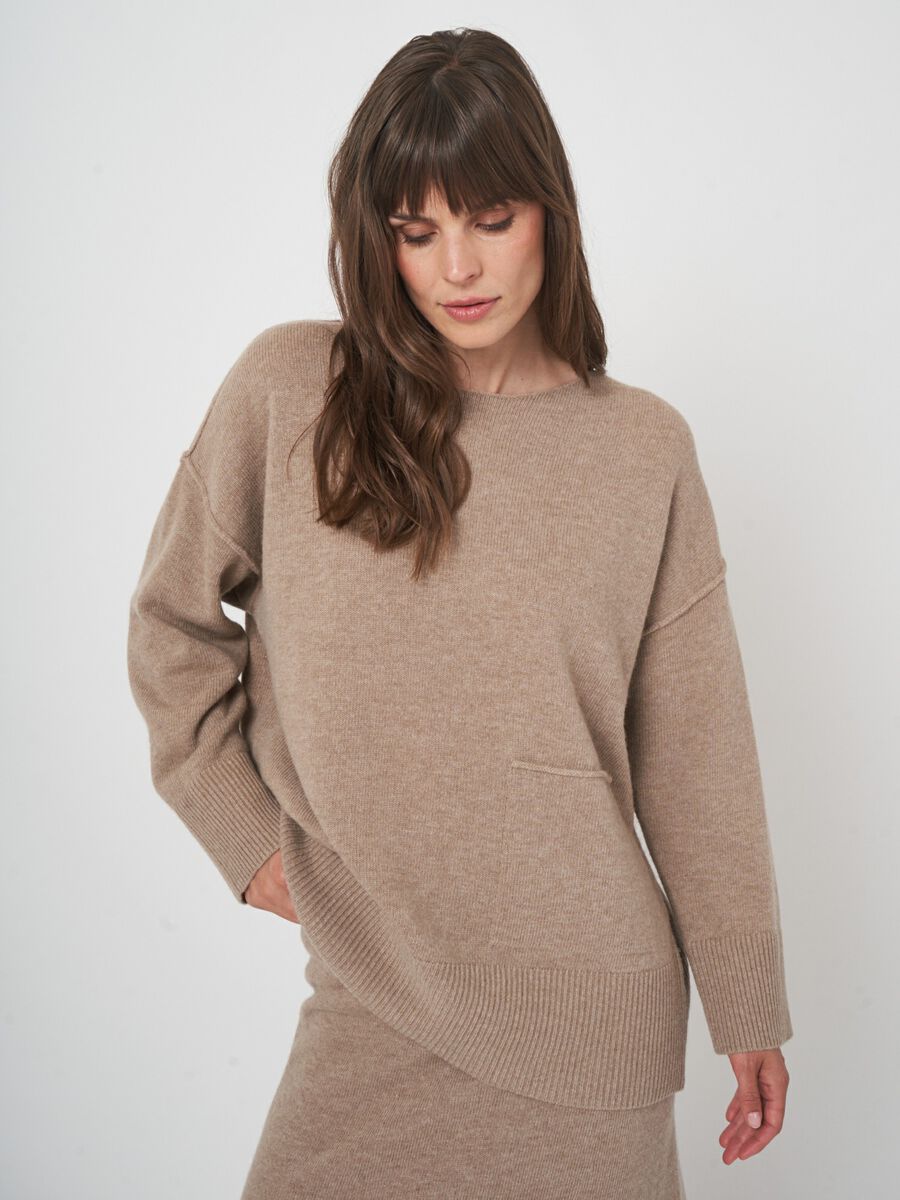 Oversized lambswool sweater with front pocket image number 0