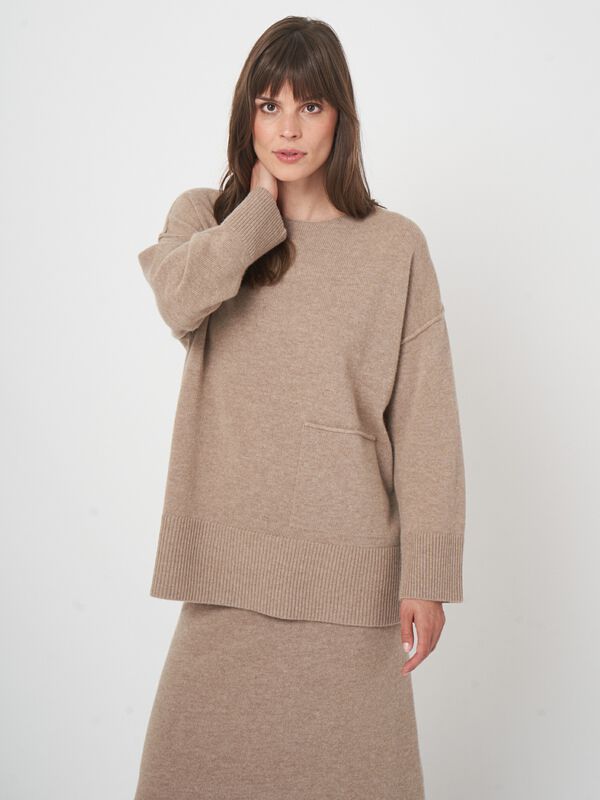 Zachte lamswollen sweater met relaxte pasvorm image number 1