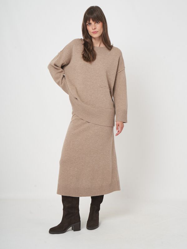 Zachte lamswollen sweater met relaxte pasvorm image number 4