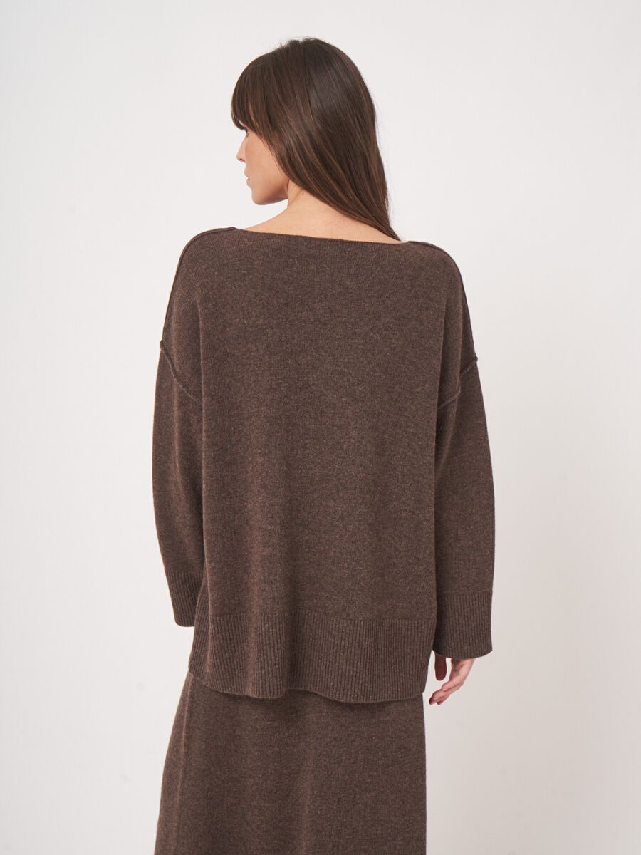 Zachte lamswollen sweater met relaxte pasvorm image number 1