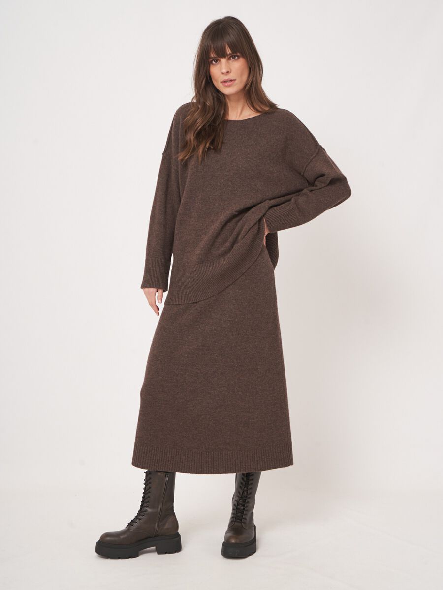 Zachte lamswollen sweater met relaxte pasvorm image number 7