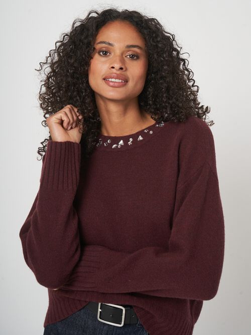 Luxe trui met wijde pasvorm en fonkelende halslijn