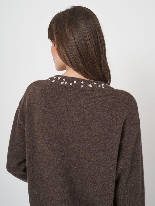 Luxe trui met wijde pasvorm en fonkelende halslijn image number 2
