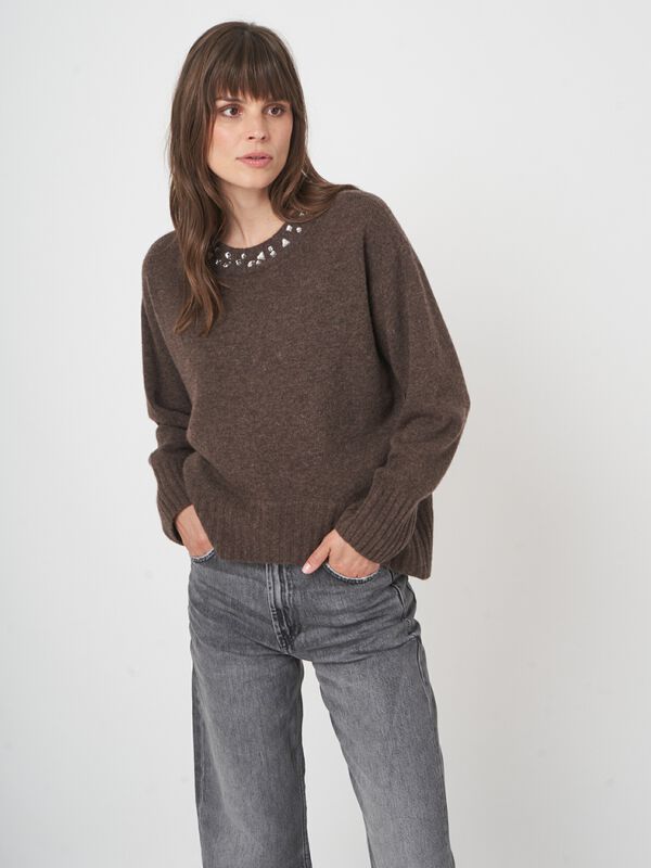 Luxe trui met wijde pasvorm en fonkelende halslijn image number 3
