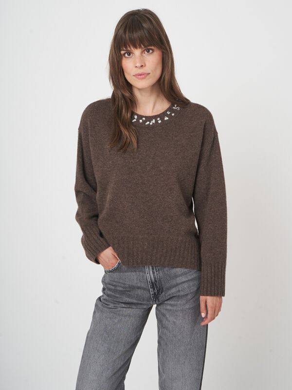 Luxe trui met wijde pasvorm en fonkelende halslijn image number 4