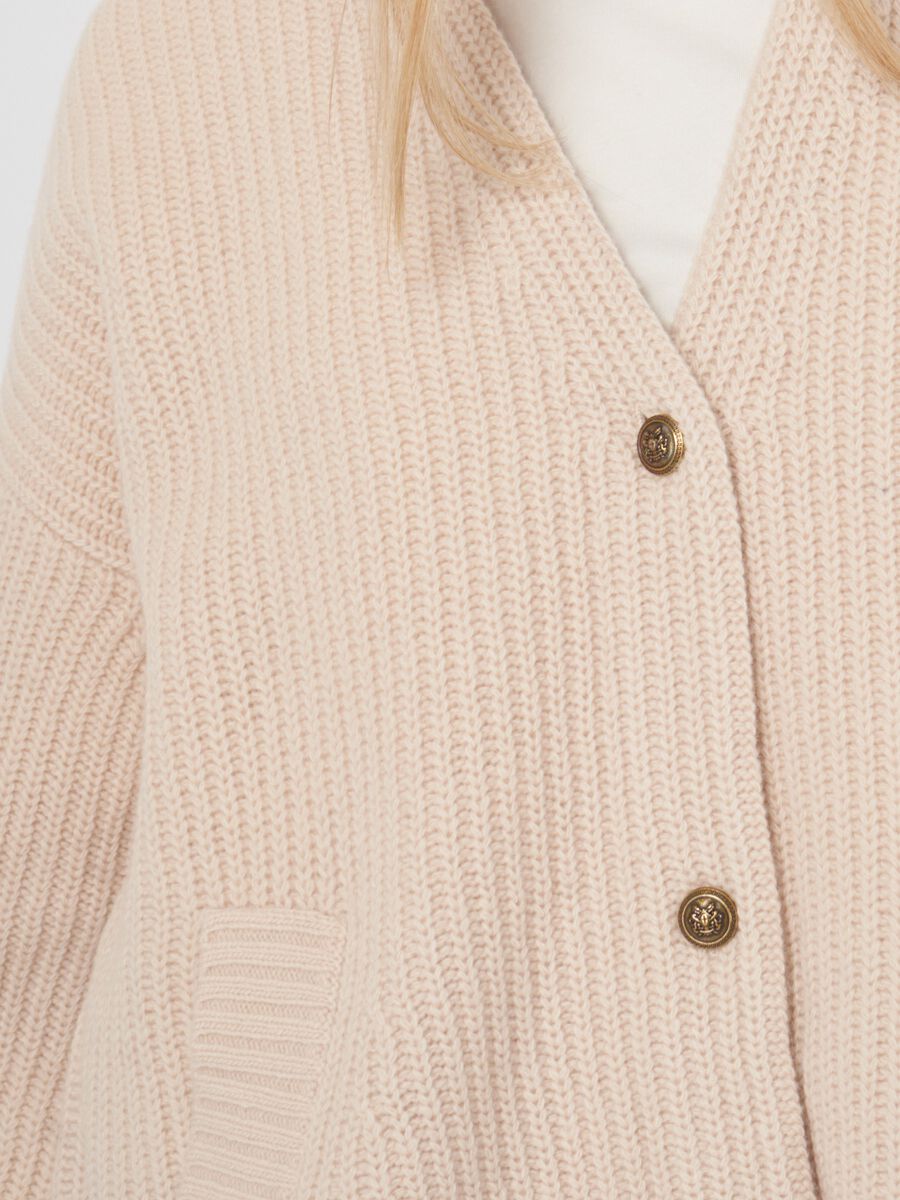 Wide fit cardigan with functional pockets image number 4