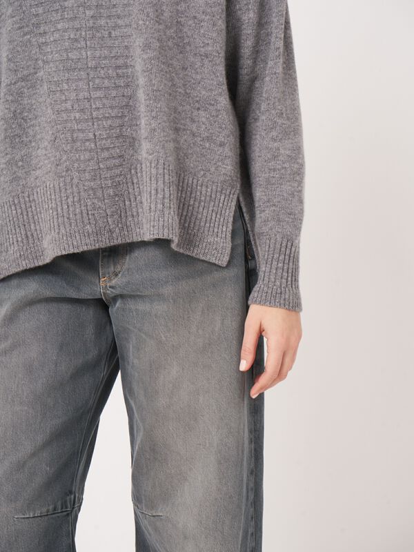 Lamswollen v-hals trui - repeat cashmere essentials image number 4