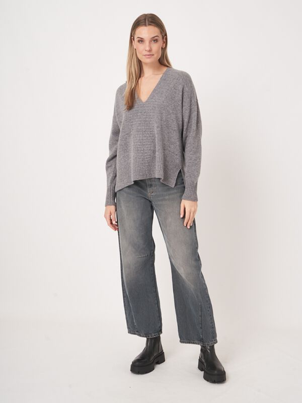 Lamswollen v-hals trui - repeat cashmere essentials image number 5