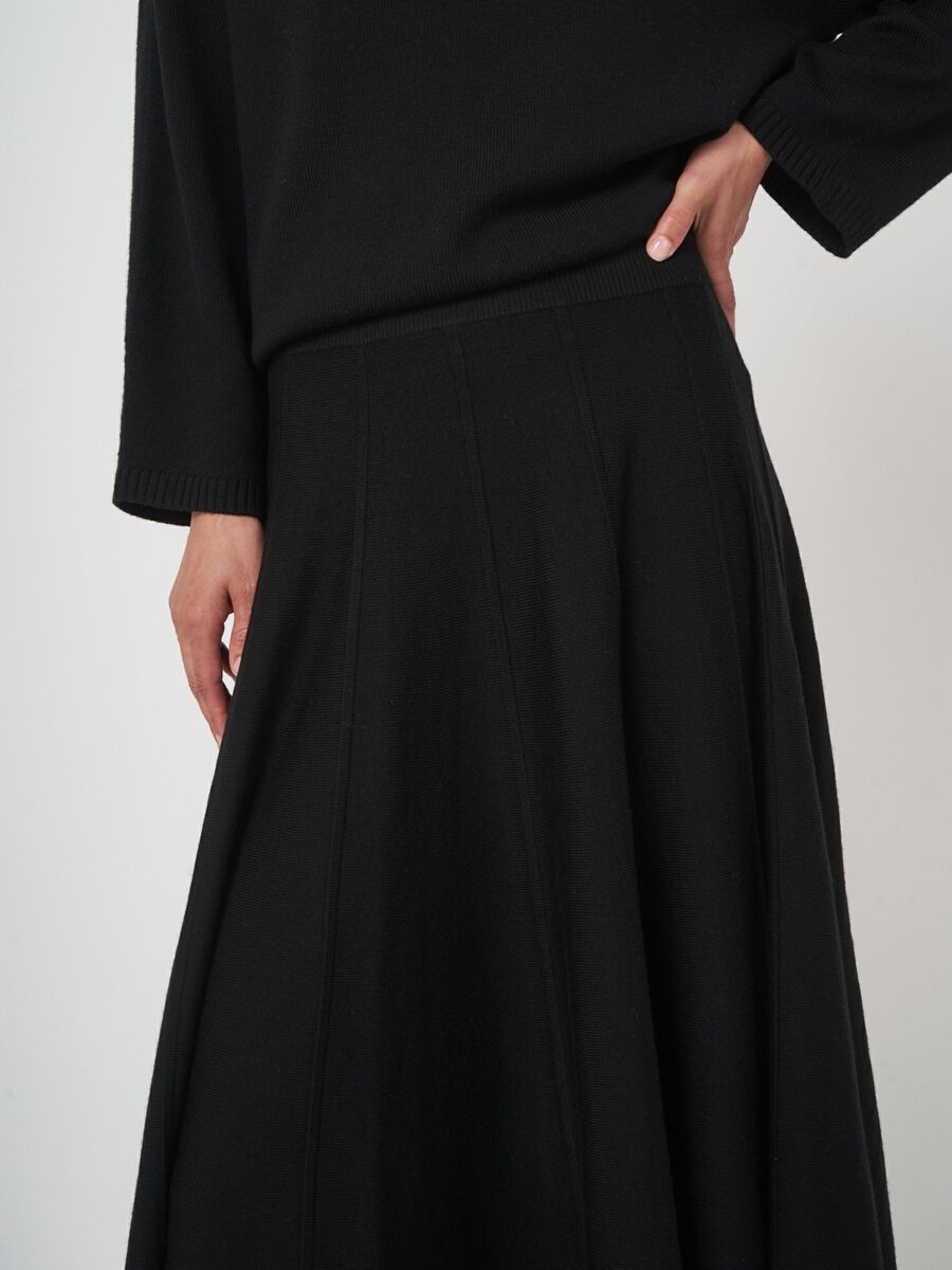 Luxe merinowollen rok met wijde snit image number 1