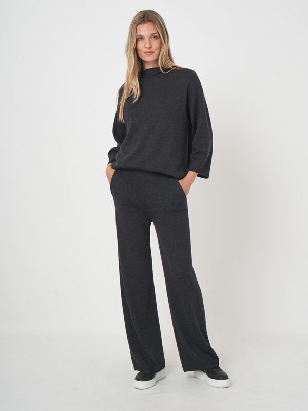 Luxe merinowollen pantalon met wijde pijpen image number 0