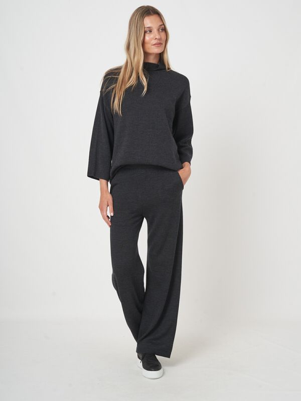 Luxe merinowollen pantalon met wijde pijpen image number 2