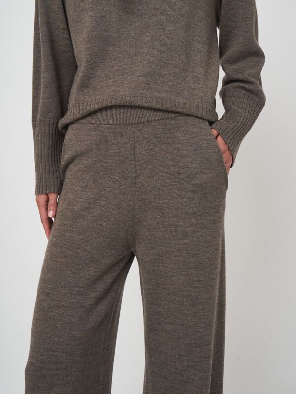 Strickhose mit weitem Bein aus feiner Merinowolle image number 1