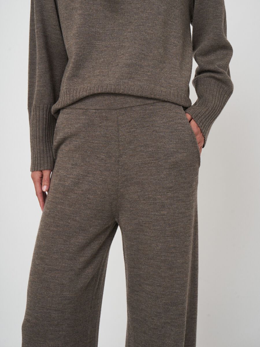 Luxe merinowollen pantalon met wijde pijpen image number 1