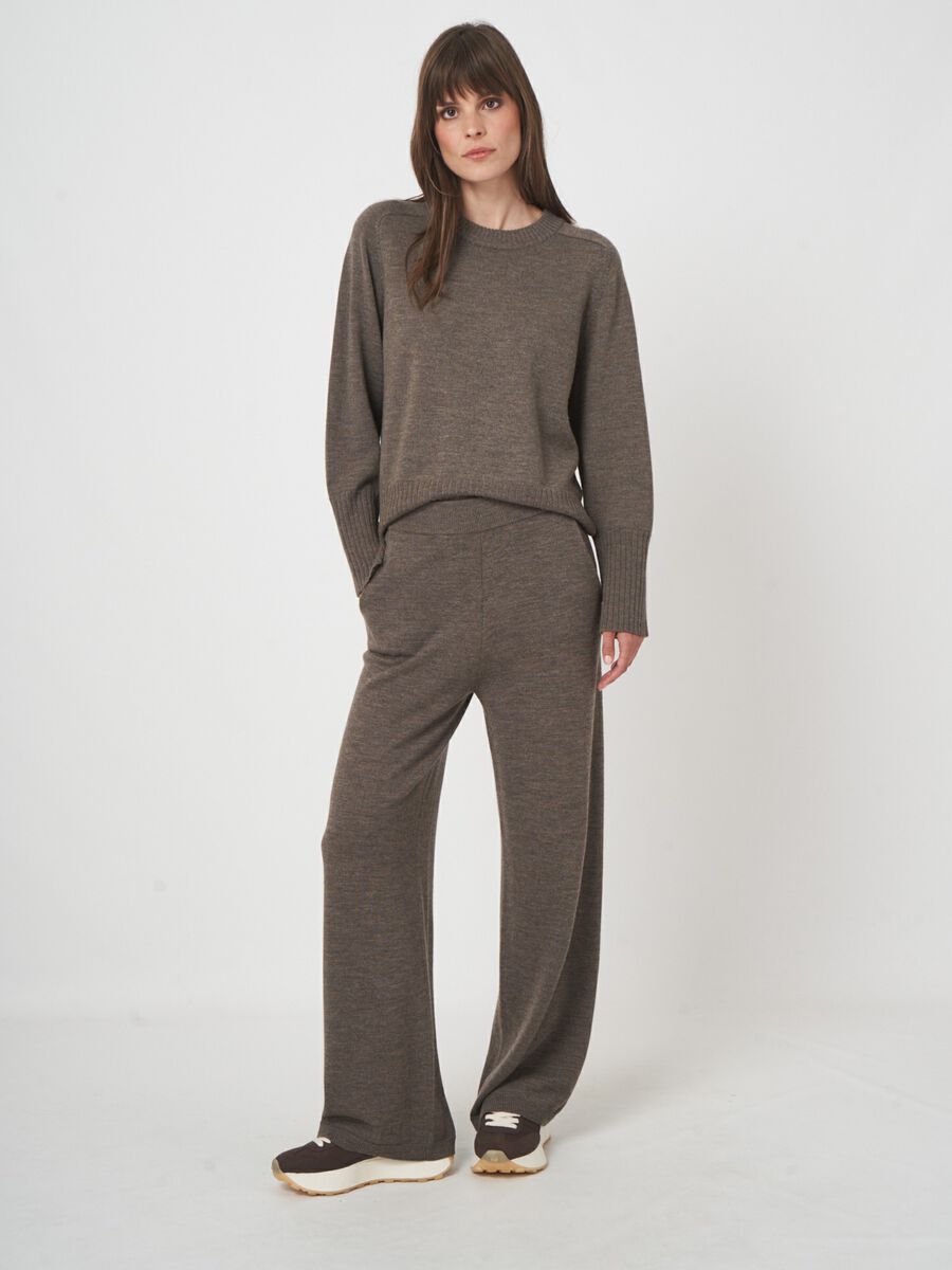 Luxe merinowollen pantalon met wijde pijpen image number 2