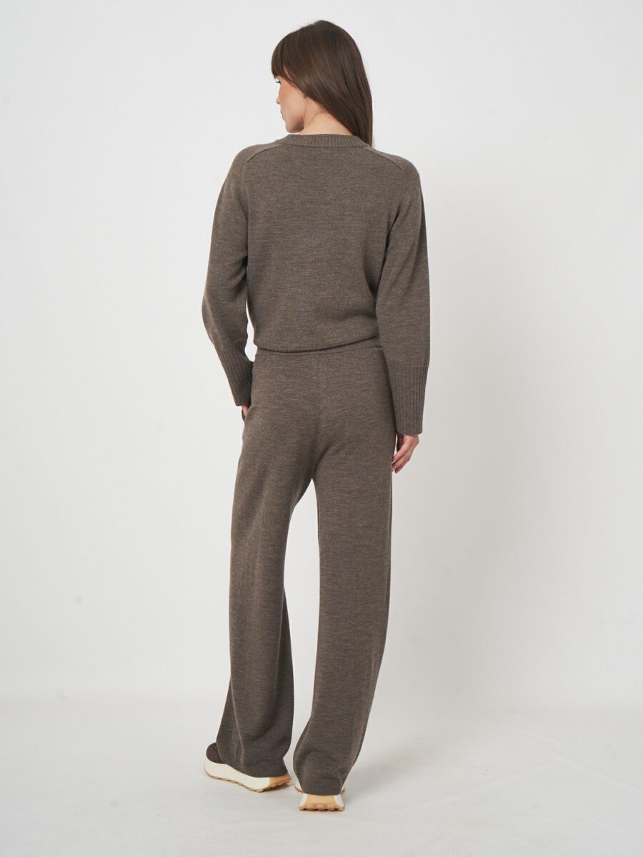 Luxe merinowollen pantalon met wijde pijpen image number 4