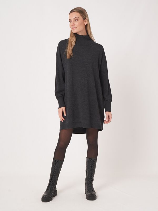 Fine knit merino wool dress with long fit image number 4