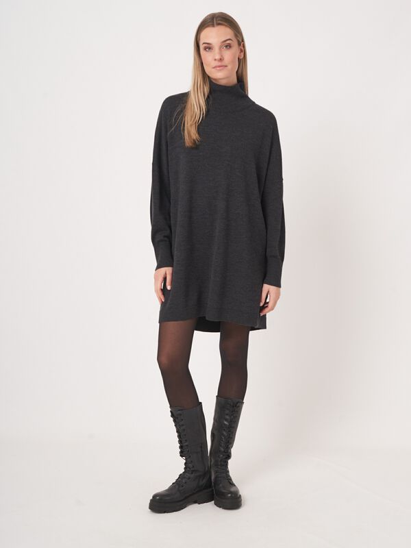 Fine knit merino wool dress with long fit image number 5
