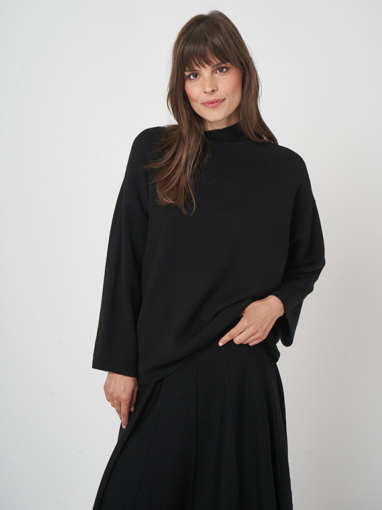 Zachte trui van extra fijne merinowol met brede kraag afbeelding