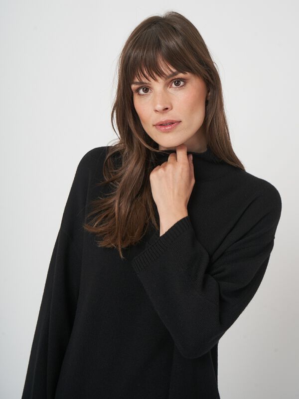 Zachte trui van extra fijne merinowol met brede kraag image number 3