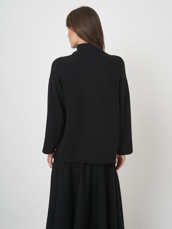 Zachte trui van extra fijne merinowol met brede kraag image number 6