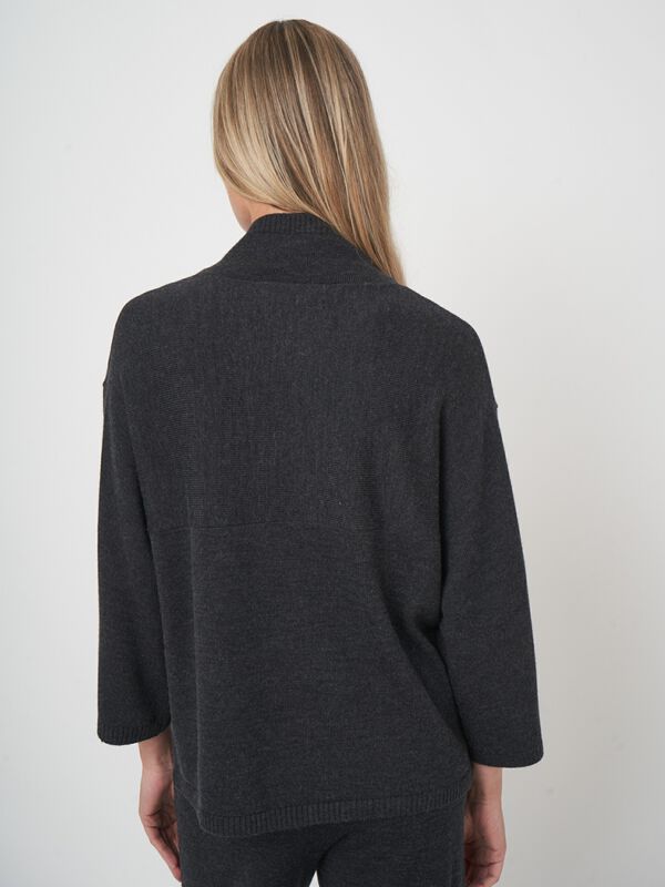 Zachte trui van extra fijne merinowol met brede kraag image number 1