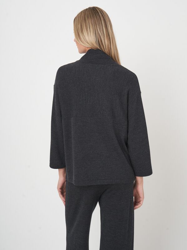 Zachte trui van extra fijne merinowol met brede kraag image number 5