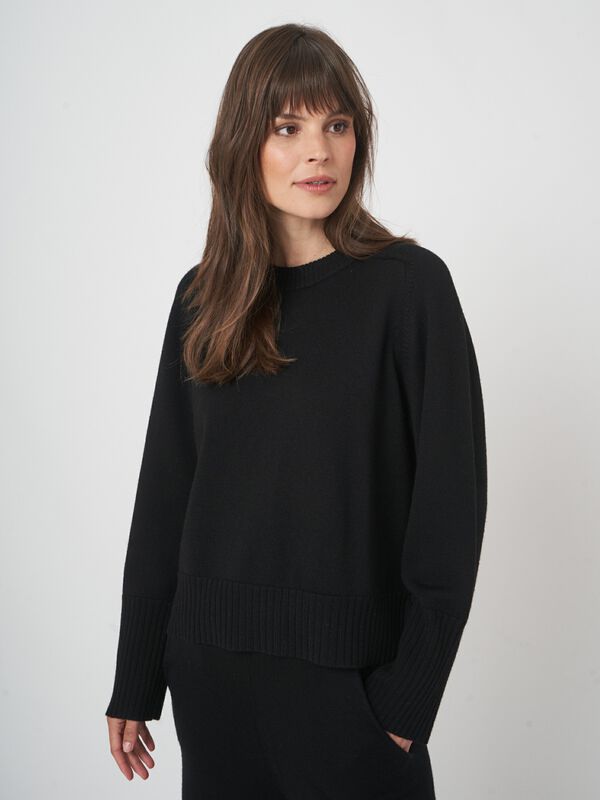 Long sleeve merino wool pullover with round neck image number 2
