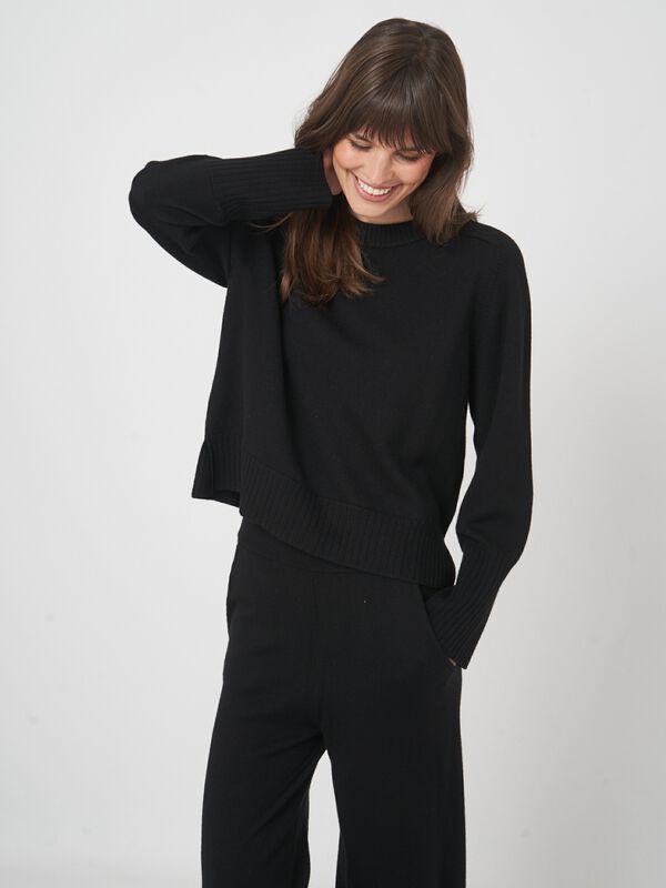 Long sleeve merino wool pullover with round neck image number 3