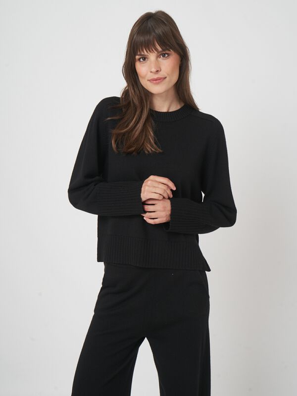 Long sleeve merino wool pullover with round neck image number 4