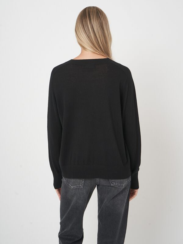 Lichte gebreide wijde trui met lange mouwen image number 4