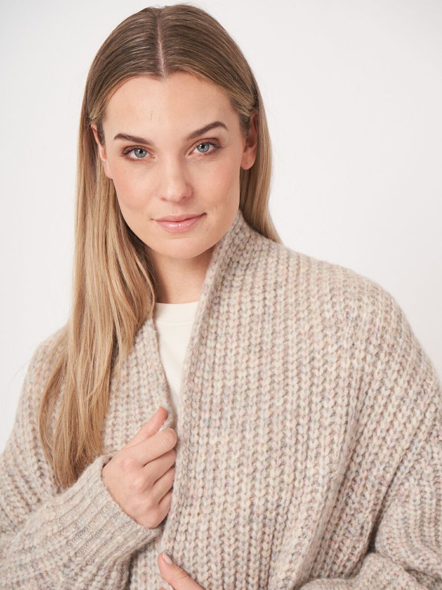 Grofgebreid ribbelvest van space-dye garen image number 8