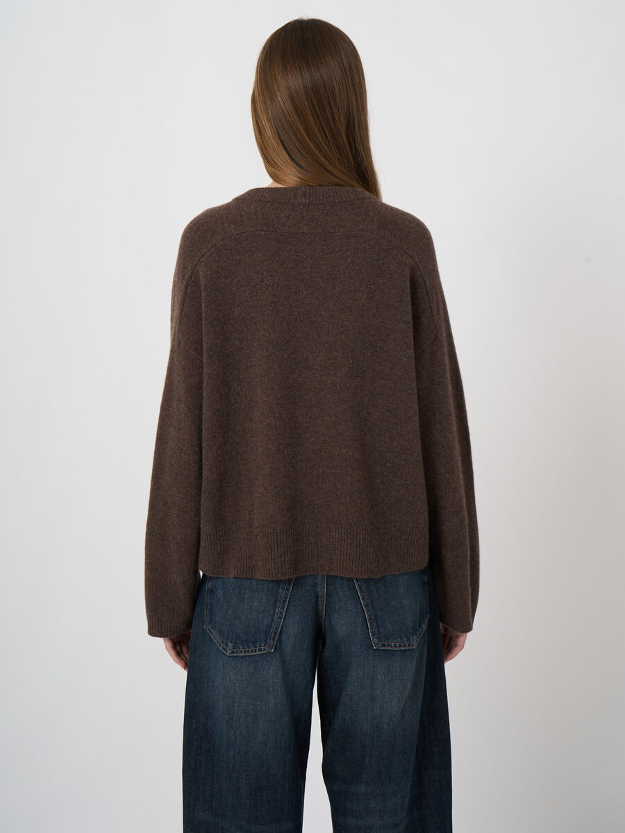 Boxy-Pullover aus Lammwolle mit seitlichem Knopfdetail image number 4