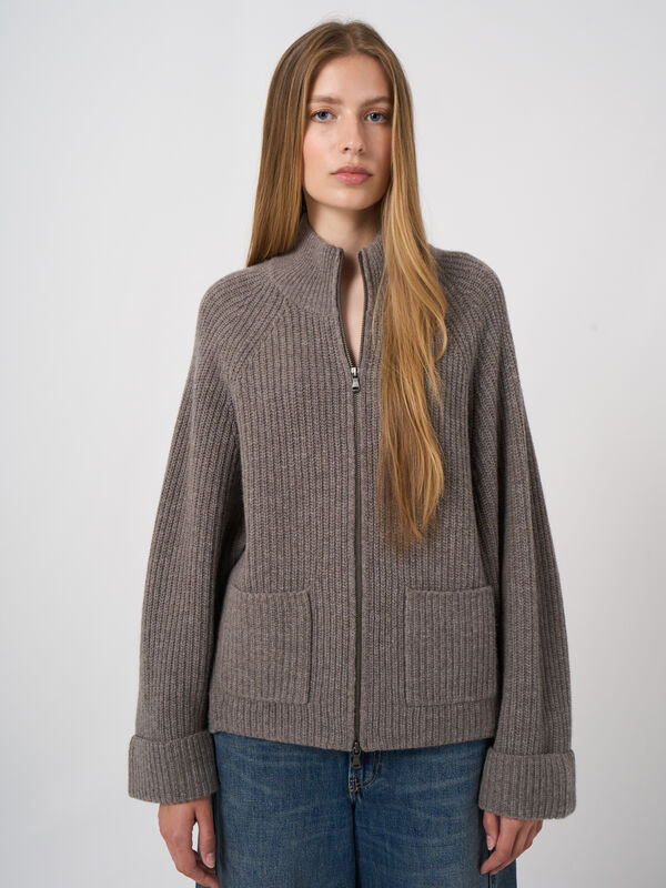 Cardigan c&ocirc;tel&eacute; zipp&eacute; en laine d&rsquo;agneau italienne image number 0