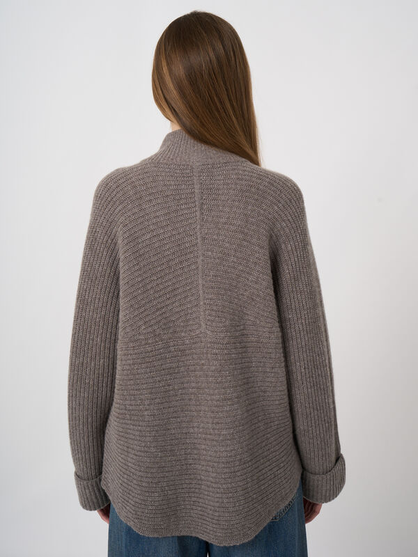 Cardigan c&ocirc;tel&eacute; zipp&eacute; en laine d&rsquo;agneau italienne image number 2