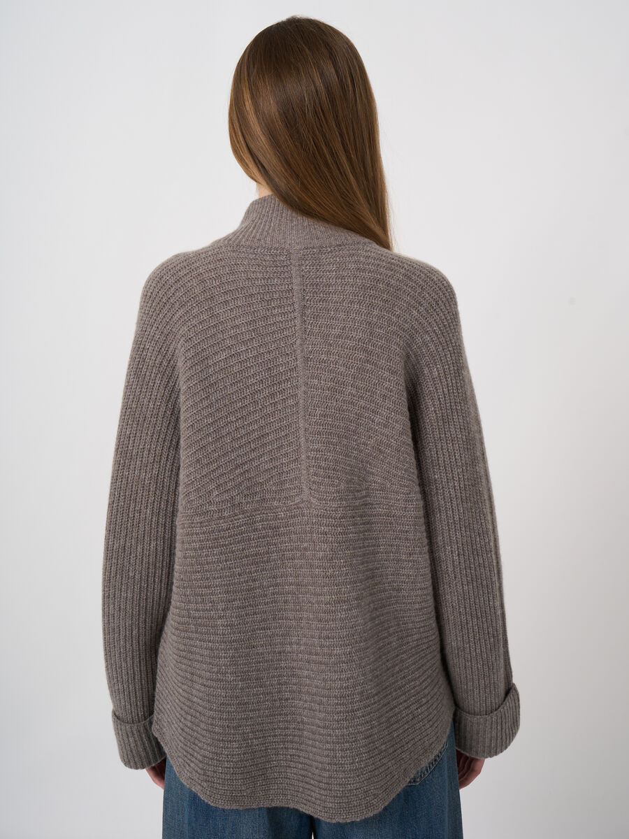Rippstrickjacke mit Rei&szlig;verschluss aus Lammwolle image number 2