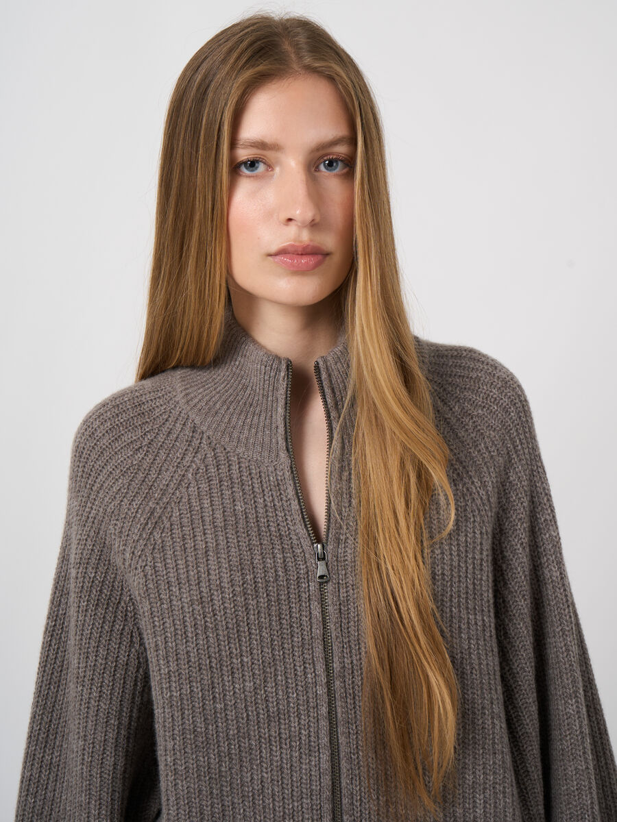 Rippstrickjacke mit Rei&szlig;verschluss aus Lammwolle image number 3