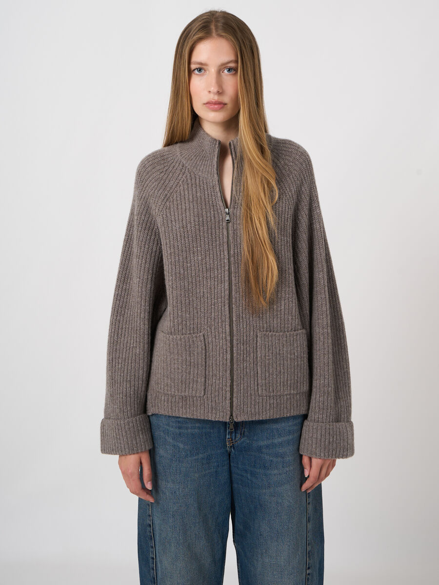 Rippstrickjacke mit Rei&szlig;verschluss aus Lammwolle image number 4