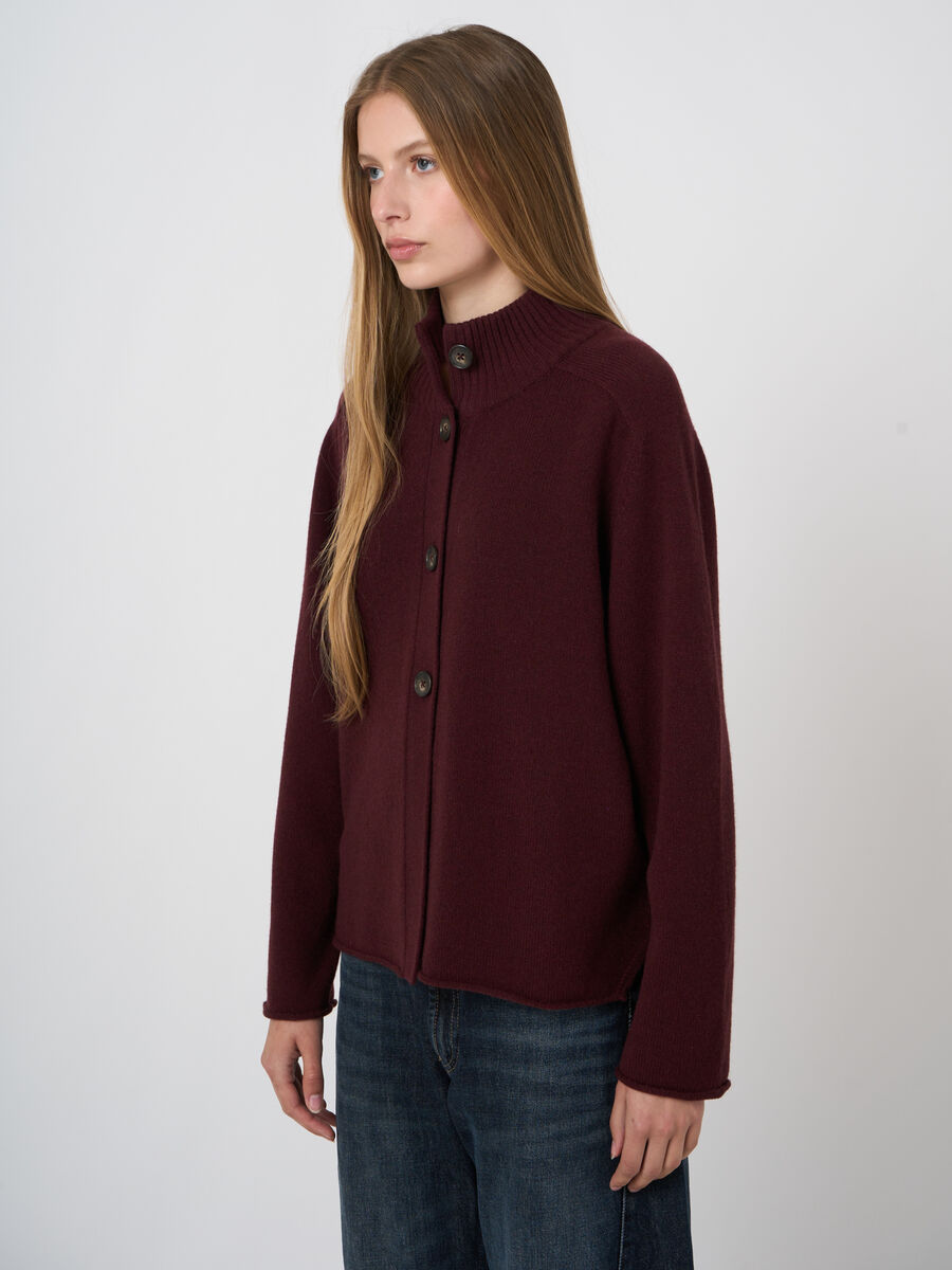 Strickjacke aus italienischer Lammwolle mit Stehkragen image number 2